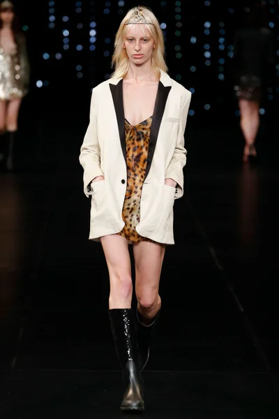 Look 18